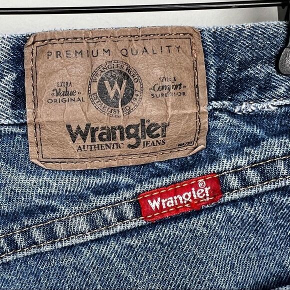 Vintage Wrangler Cut off denim shorts - Picture 9 of 10